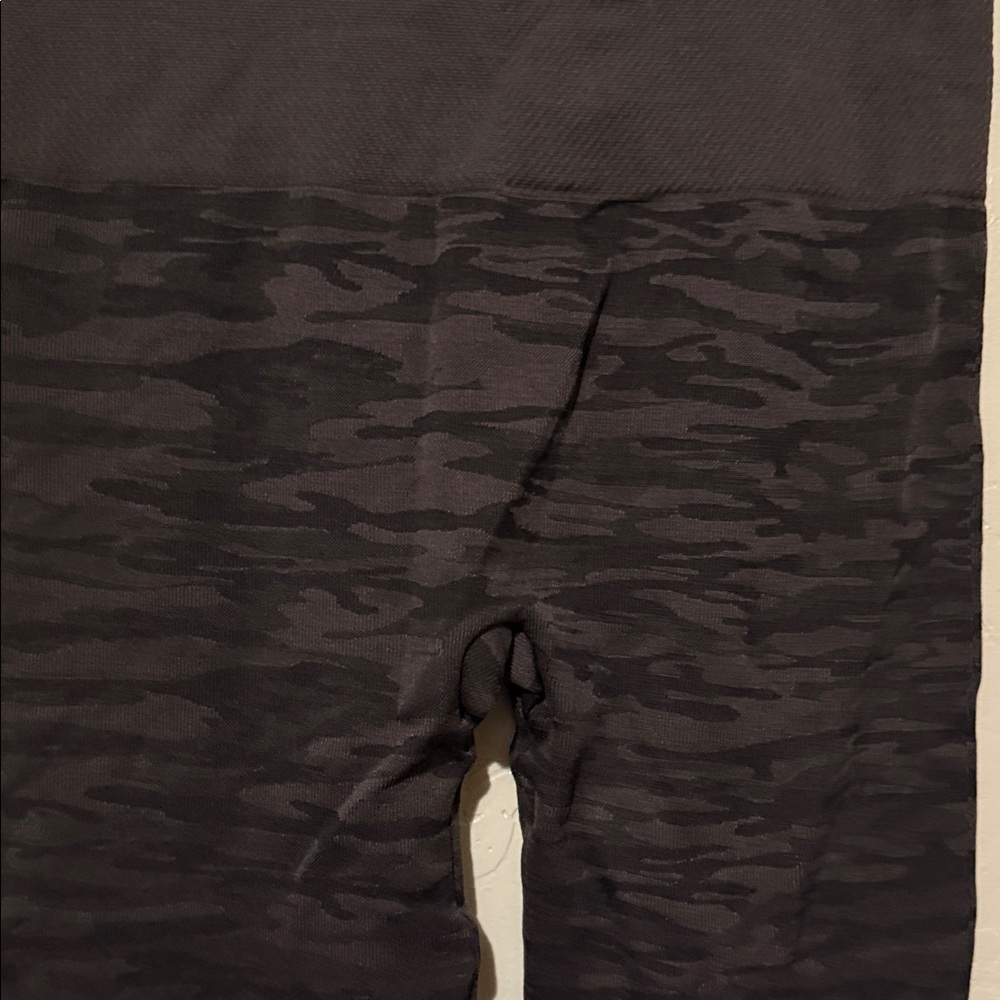 Assets By Spanx Black and Gray Camouflage Leggings Medium - Picture 7 of 10